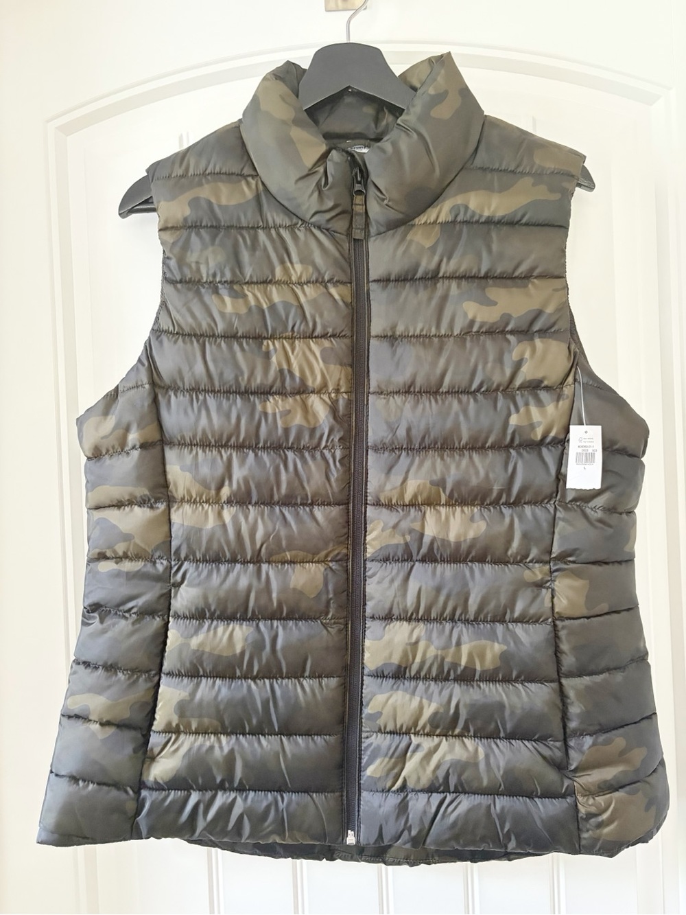 NWT Old Navy Women's Quilted Camo Puffer Vest in Olive and Black